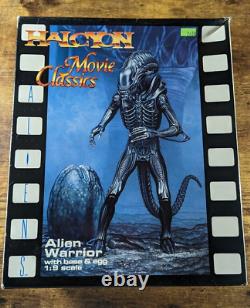 Alien Warrior with Base & Egg 19 Scale (Halcyon, 1991)