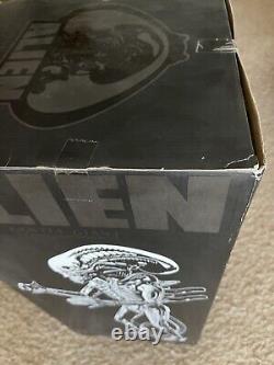 Alien Xenomorph 24 Glow In The Dark Figure 2014SDCC Exclusive Gentle Giant /250