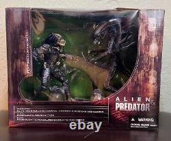 Alien and Predator Deluxe Boxed set Movie Maniacs Series 5 McFarlane Toys