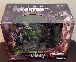 Alien and Predator Deluxe Boxed set Movie Maniacs Series 5 McFarlane Toys