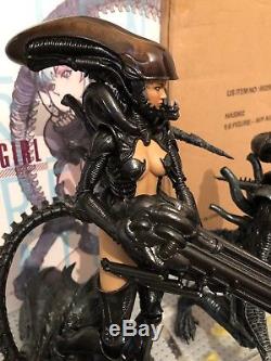 Alien vs. Predator 16 Alien Girl AVP Figure Hot Toys With Hot Toys Alien