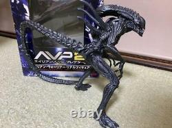Alien vs Predator AVP2 Predalien Alien Warrior Real Figure Black Ver. Japan