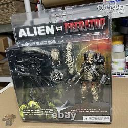 Alien vs Predator NECA ToysRUs TRU Exclusive Action Figure 2 Pack 2010 New US