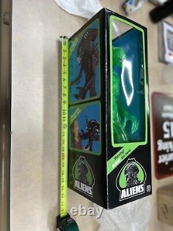 Aliens 18-Inch Alien Warrior Rare ACID GREEN Color Variant Action Figure SUPER7