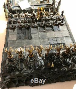 Aliens Deluxe Pewter Chess Set RARE! #116