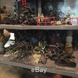 Aliens Deluxe Play set Palisades with Tons Of Extra Pieces