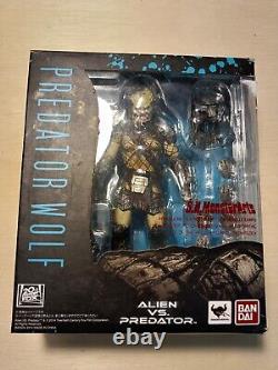 BANDAI AVP Predator Wolf S. H. MONSTERARTS AVP action Figure Read Description