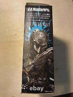 BANDAI AVP Predator Wolf S. H. MONSTERARTS AVP action Figure Read Description