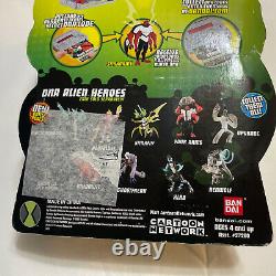 BANDAI Ben 10 2007 WILDMUTT ALIEN COLLECTION action figure with collectible card