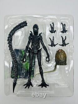 Bandai S. H. MonsterArts Alien Warrior (Alien Vs Predator)