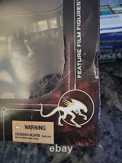 Brand New McFarlane Alien Queen Deluxe Figure Movie Maniacs 6 Xenomorph Sealed