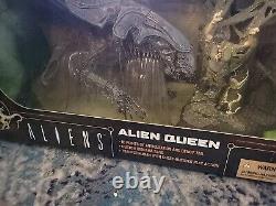 Brand New McFarlane Alien Queen Deluxe Figure Movie Maniacs 6 Xenomorph Sealed