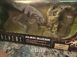 Brand New McFarlane Alien Queen Deluxe Figure Movie Maniacs 6 Xenomorph Sealed