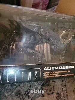 Brand New McFarlane Alien Queen Deluxe Figure Movie Maniacs 6 Xenomorph Sealed