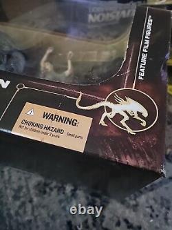 Brand New McFarlane Alien Queen Deluxe Figure Movie Maniacs 6 Xenomorph Sealed