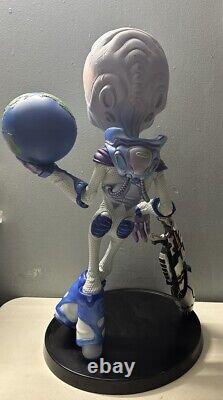 Destroy All Humans Crypto-137 Collector Edition Statue 24 Tall Alien UFO