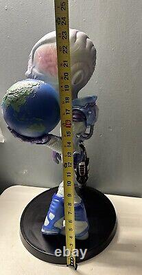 Destroy All Humans Crypto-137 Collector Edition Statue 24 Tall Alien UFO