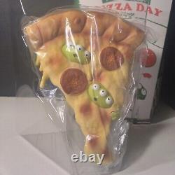 Disney Pixar Aliens Soap Studio Pizza Vinyl Art Toy Figure mighty jaxx medicom
