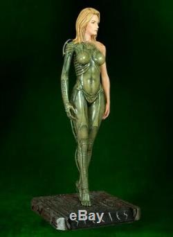 HCG 14 HR Giger SPECIES SIL 19 Statue (Alien Fantasy Figure Gallery Sorayama)