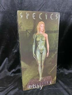 Hollywood Collectibles Group Aliens H. R Giger Gig Species Sil Statue Figure Ex