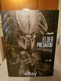 Hot Toys 1/6 Scale Alien vs Predator Action Figure Elder Predator MMS 325/ used