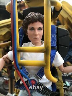 Hot Toys 16 Aliens Power Loader Helen Ripley Movie Masterpiece