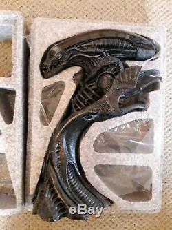 Hot Toys 2007 ALIEN'Big Chap' 1/4 scale bust HTB 05 BNIB predator sideshow