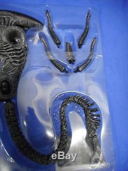Hot Toys Alien Vs Predator Alien Warrior 16 Scale Figure Avp Sideshow Mms17