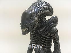 Hot Toys Alien Warrior Aliens Sixth Scale Figure MMS354 Movie Masterpiece