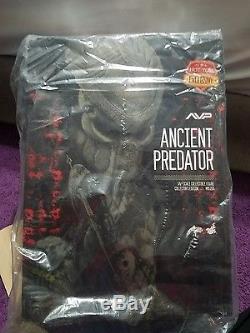 Hot Toys Alien vs. Predator Ancient Predator 1/6th scale Action Figure EXCLUSIVE