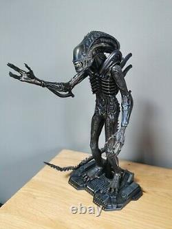 Hot Toys Aliens Alien Warrior Movie Masterpiece No Box