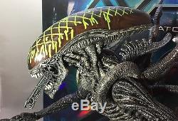 Hot Toys Aliens vs Predator MMS 028 GRID ALIEN Excellent Condition