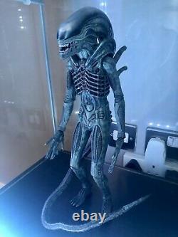 Hot Toys Big Chap Alien 1/6 scale movie masterpiece