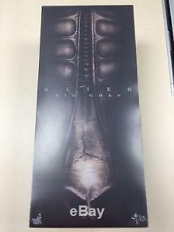 Hot Toys MMS 106 Alien Aliens Big Chap 16 inch Action Figure USED