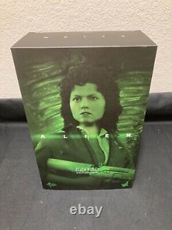 Hot Toys MMS 366 Alien 1979 Ellen Ripley 1/6 Scale Figure