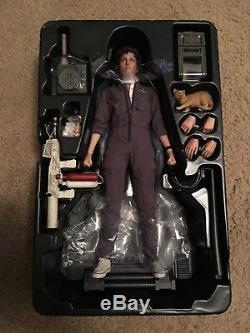 Hot Toys MMS 366 Ripley Alien 1979 action figure used Great includes shipper