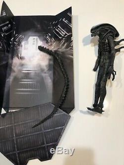 Hot Toys MMS106 Alien BIg Chap 1/6 Scale! US Seller