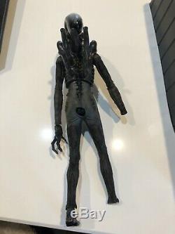 Hot Toys MMS106 Alien BIg Chap 1/6 Scale! US Seller