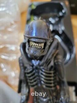 Hot Toys MMS354 Alien Warrior 1/6th Scale figure