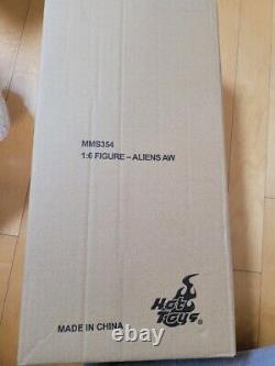 Hot Toys MMS354 Alien Warrior 1/6th Scale figure