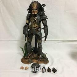 Hot toys Alien Classic Predator Action Figure 1/6 Scale hard to find