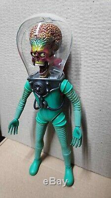 Hottoys MARS ATTACKS Martian Soldier Alien 1/6 Sideshow Scale figure
