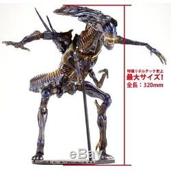 Kaiyodo Revoltech Sci-Fi No. 018 Tokusatsu Alien Queen Action Figure