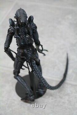 LOT OF 3 NECA Aliens Action Figure Genocide Warrior, Grid Alien, Warrior (Brown)