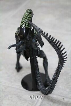 LOT OF 3 NECA Aliens Action Figure Genocide Warrior, Grid Alien, Warrior (Brown)