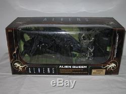 Mcfarlane Movie Maniacs Alien Queen Deluxe Edition Figure Boxed Set Case Fresh