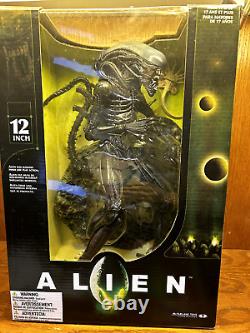 McFarlane Alien 12 Figure with Lunging Inner Jaw Play Action