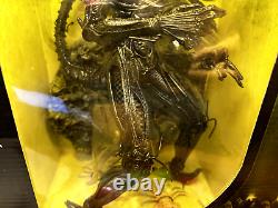 McFarlane Alien 12 Figure with Lunging Inner Jaw Play Action