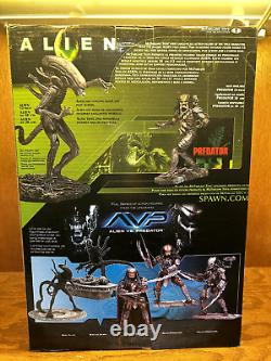 McFarlane Alien 12 Figure with Lunging Inner Jaw Play Action