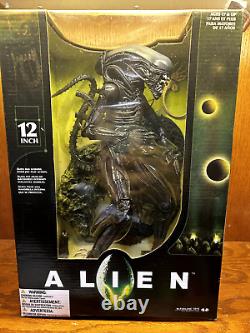 McFarlane Alien 12 Figure with Lunging Inner Jaw Play Action (1 feet loose)